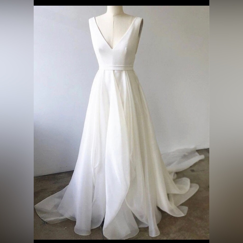 Wedding Dress !!! Never used!!!! It’s not like new!! It’s new